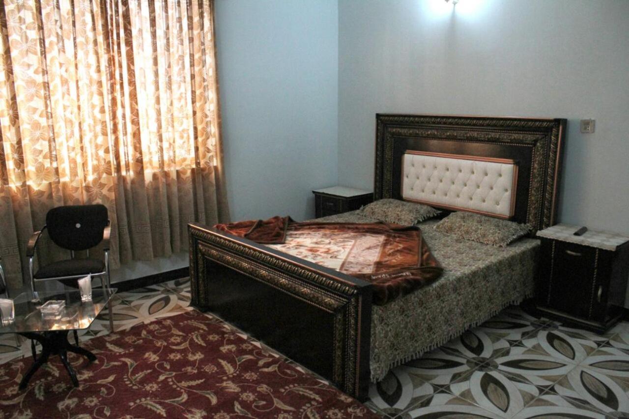 Tulip Guest House Абботтабад Экстерьер фото