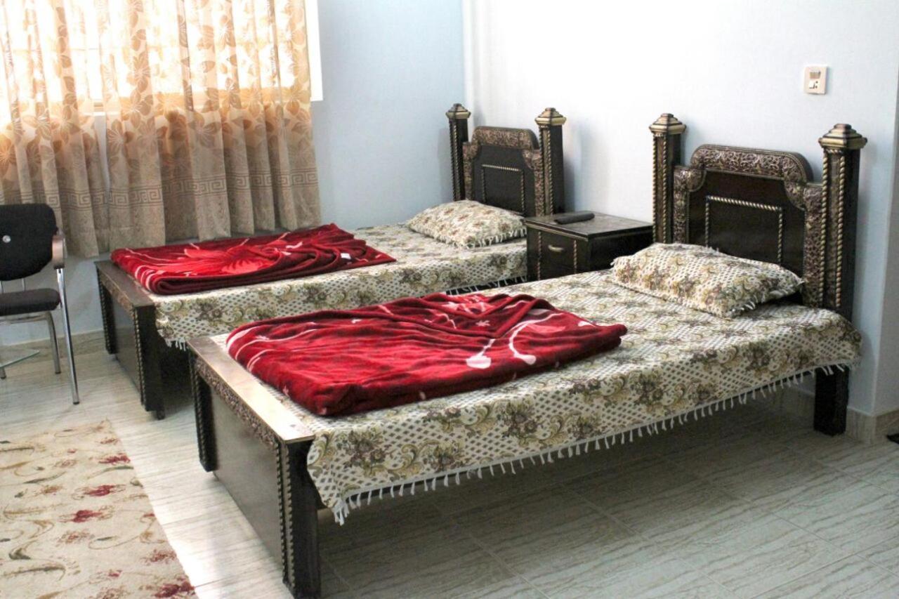 Tulip Guest House Абботтабад Экстерьер фото